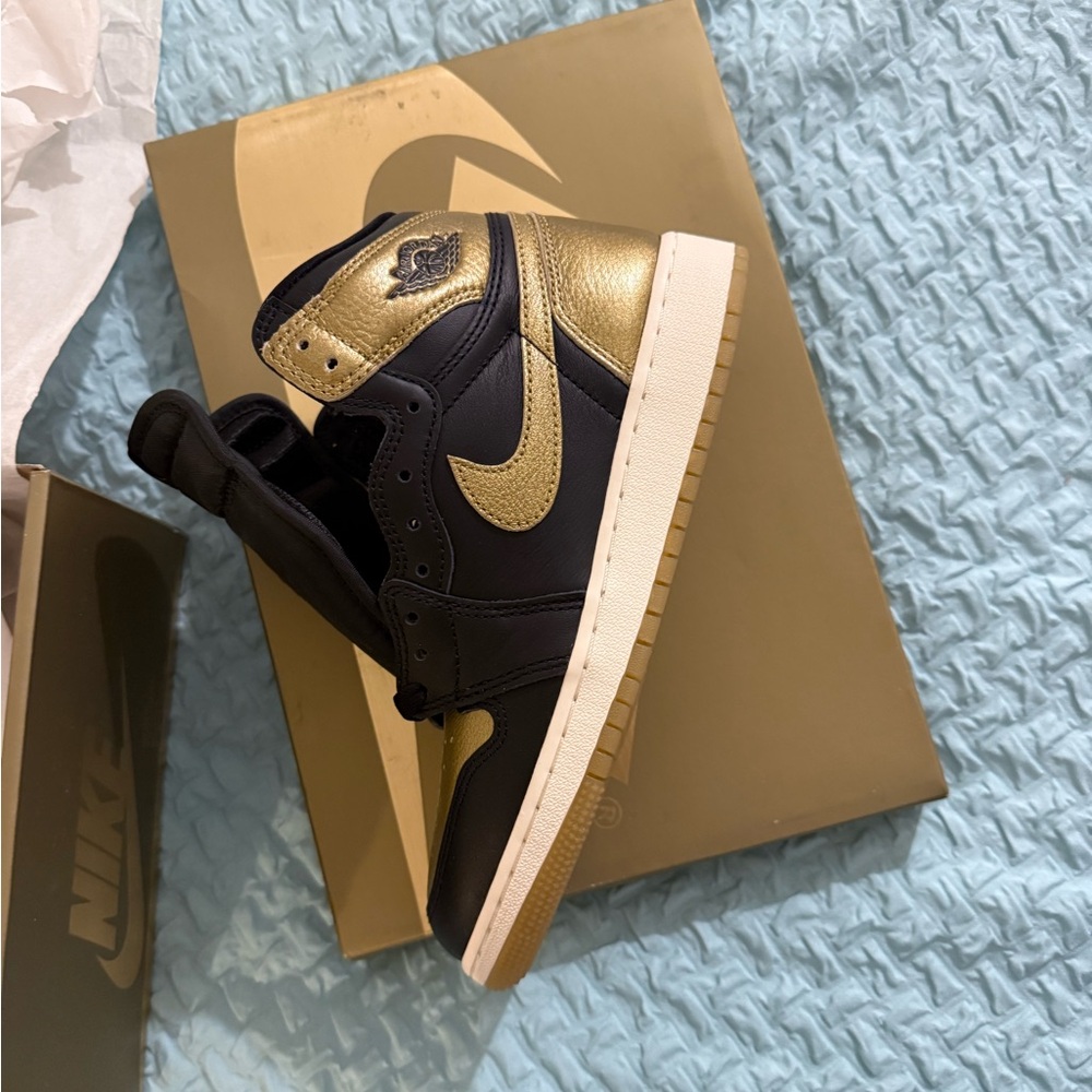 Nike Jordan 1 Retro High OG Black and Gold High-Tops